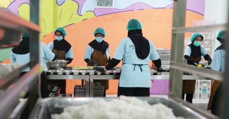 Ratusan Siswa di Cirebon Keracunan MBG, Operasional SPPG Kalijaga 5 Dihentikan