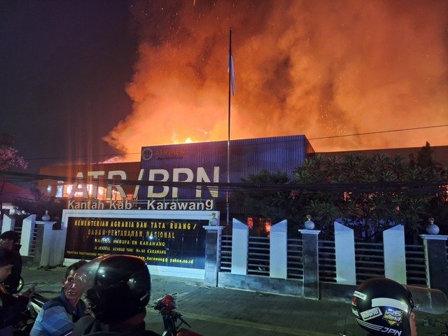 Kantor ATR/BPN Karawang Kebakaran, Tim Lapfor Polda Turun Tangan