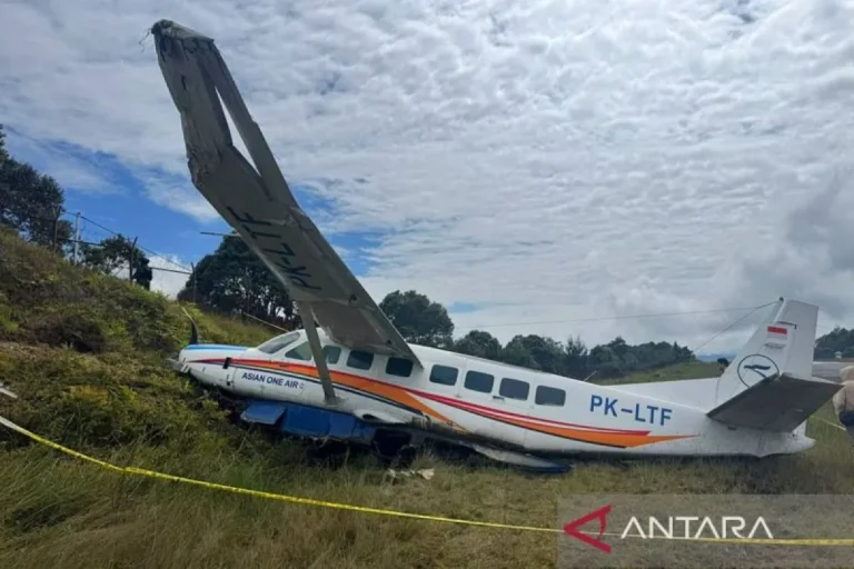 Pesawat Asian One Air Kecelakaan di Intan Jaya, Dua Prajurit TNI Terluka