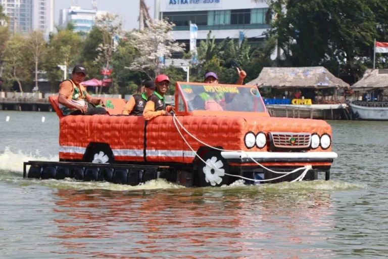 Gratis! Warga Bisa Menikmati Perahu Plastik Bekas di Festival CiLung 2026