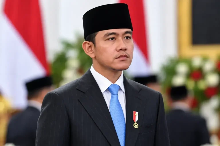 Suket Ijazah SMA Gibran Tak Sah, Pengamat: Mundur atau Dimakzulkan