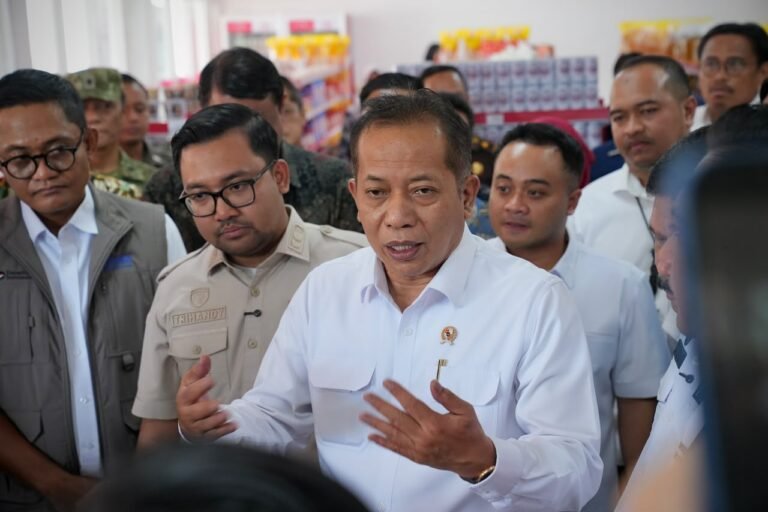 Menkop Pantau Langsung Operasional KDKMP di Jatim, Pastikan Beroperasi Secara Bertahap