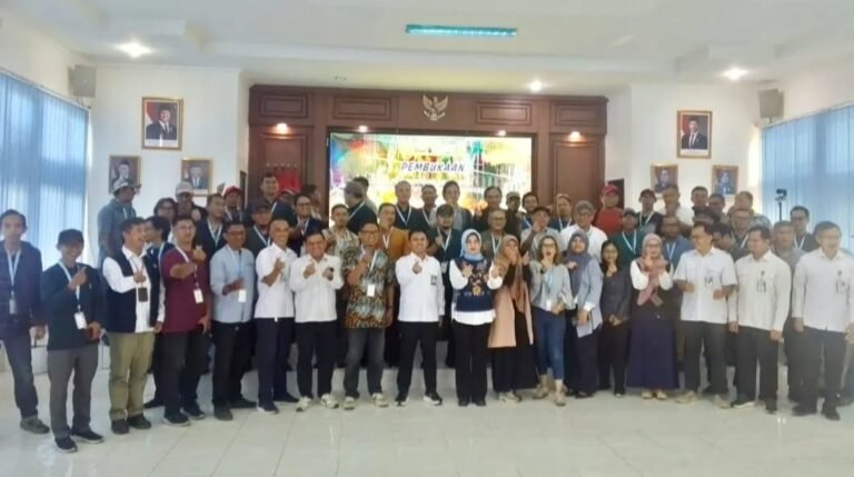 Dorong Wirausaha Baru, Kementan Ajak Ratusan Jurnalis Belajar Beternak Ayam Petelur