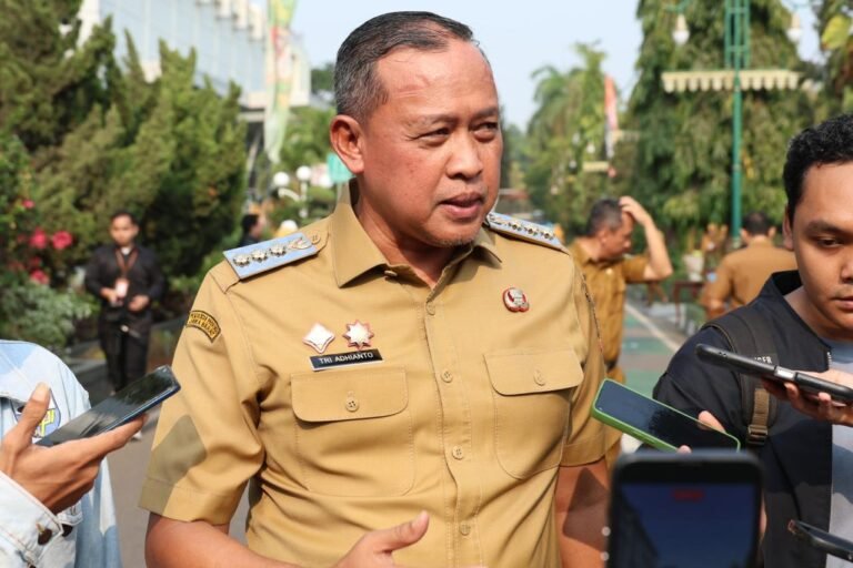 Wali Kota Bekasi Tata Kantor Pemkot, Parkir Pegawai Dialihkan ke Stadion Patriot Candrabhaga
