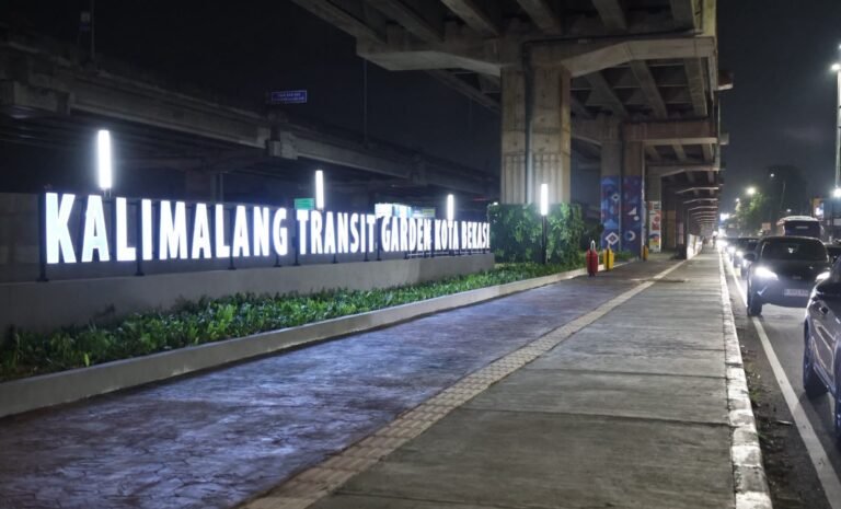 Tri Adhianto Tinjau Pedestrian Kalimalang, Taman Yang Asri Nyaman Untuk Jogging Dan Bersantai Ria