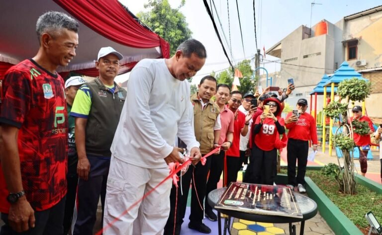 WaliKota Bekasi Resmikan Taman Bhineka di Perum Mandosi Permai Jatiluhur