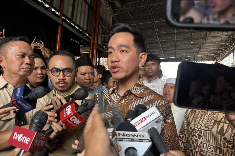 Gibran Sayangkan Denny Indrayana Cabut Gugatan Ijazah: Padahal Mau Buka-bukaan