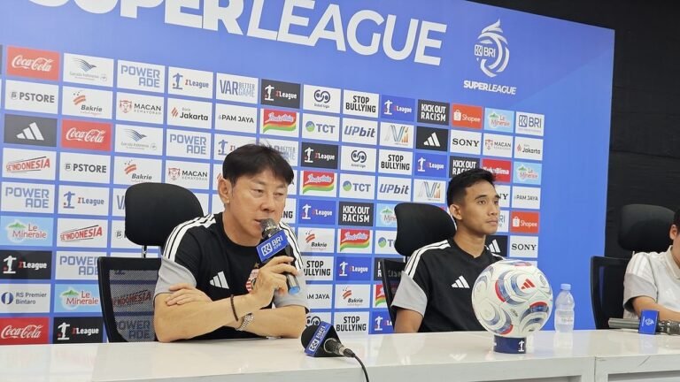 Persija Raih Kemenangan, Rumput JIS Tuai Kritikan