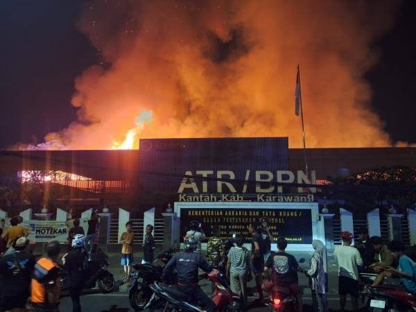Kebakaran di Kantor ATR/BPN Karawang Akibatkan Semua Sertifikat SHM Hangus